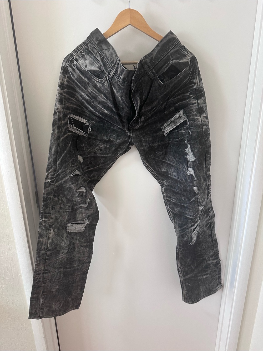 Jordan Craig Men's Washed Black Distressed Straight Jeans